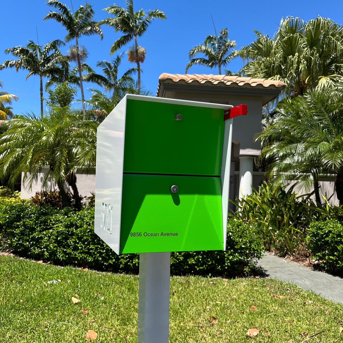 NEW! The Retrobox Locking Package Dropbox in ARCTIC WHITE - Modern Mailbox