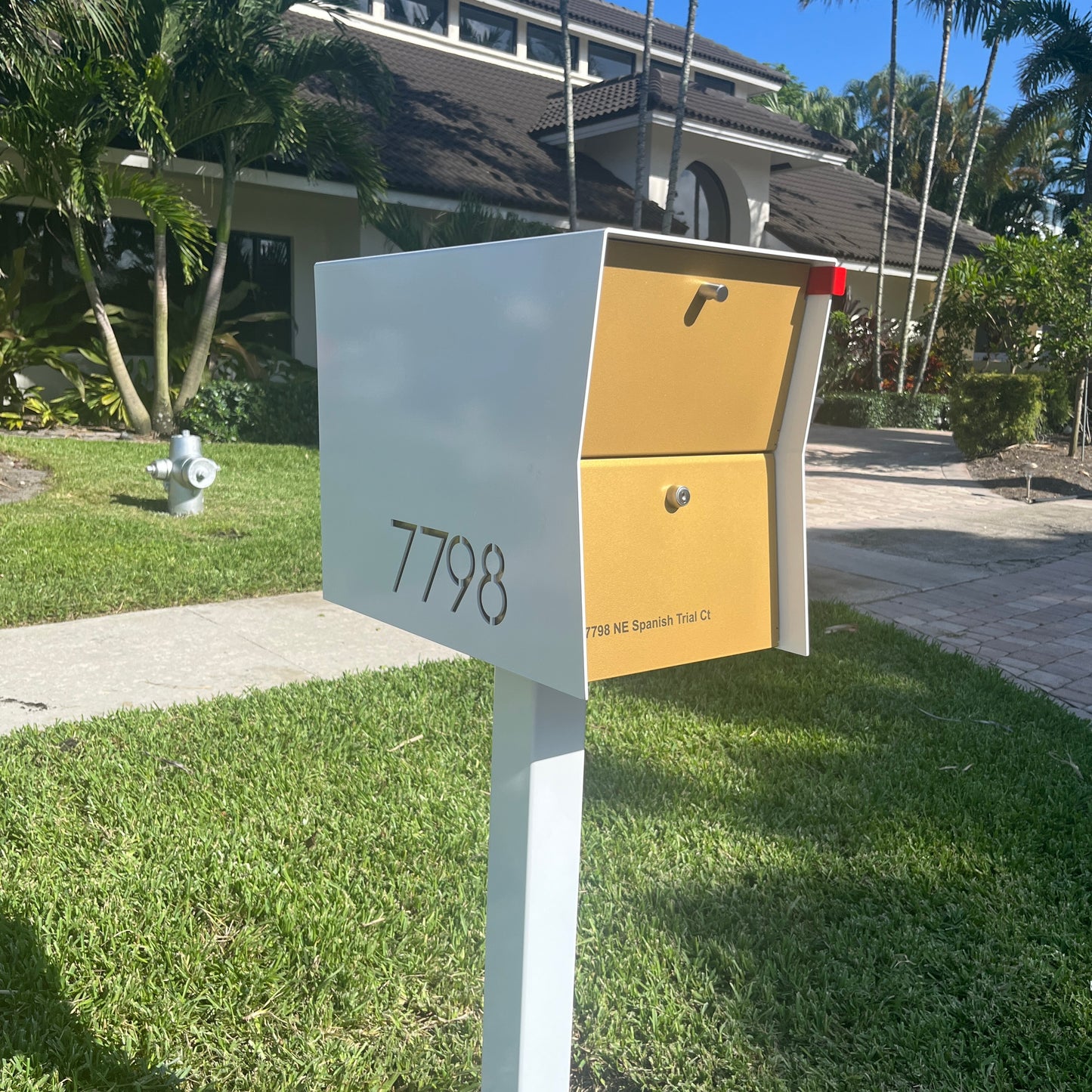 NEW! The Retrobox Locking Package Dropbox in ARCTIC WHITE - Modern Mailbox