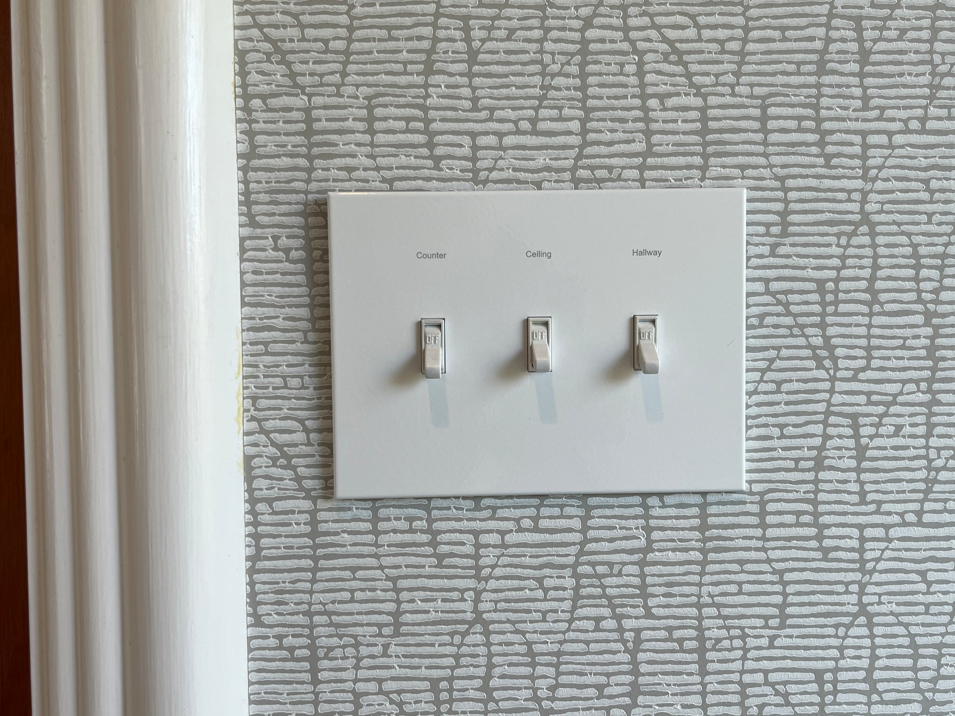 CleanPlate Classic Wall Plate in Contemporary White | Light switches
