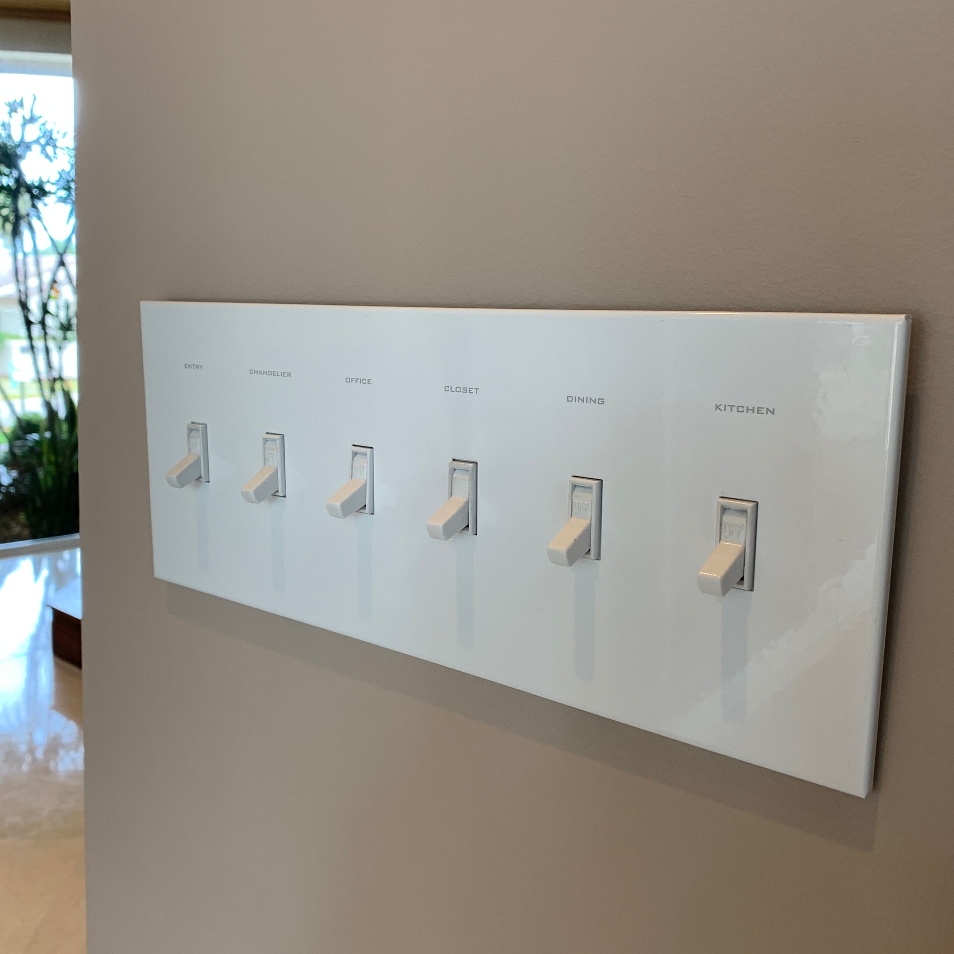 CleanPlate Classic Wall Plate in Contemporary White | Light switches