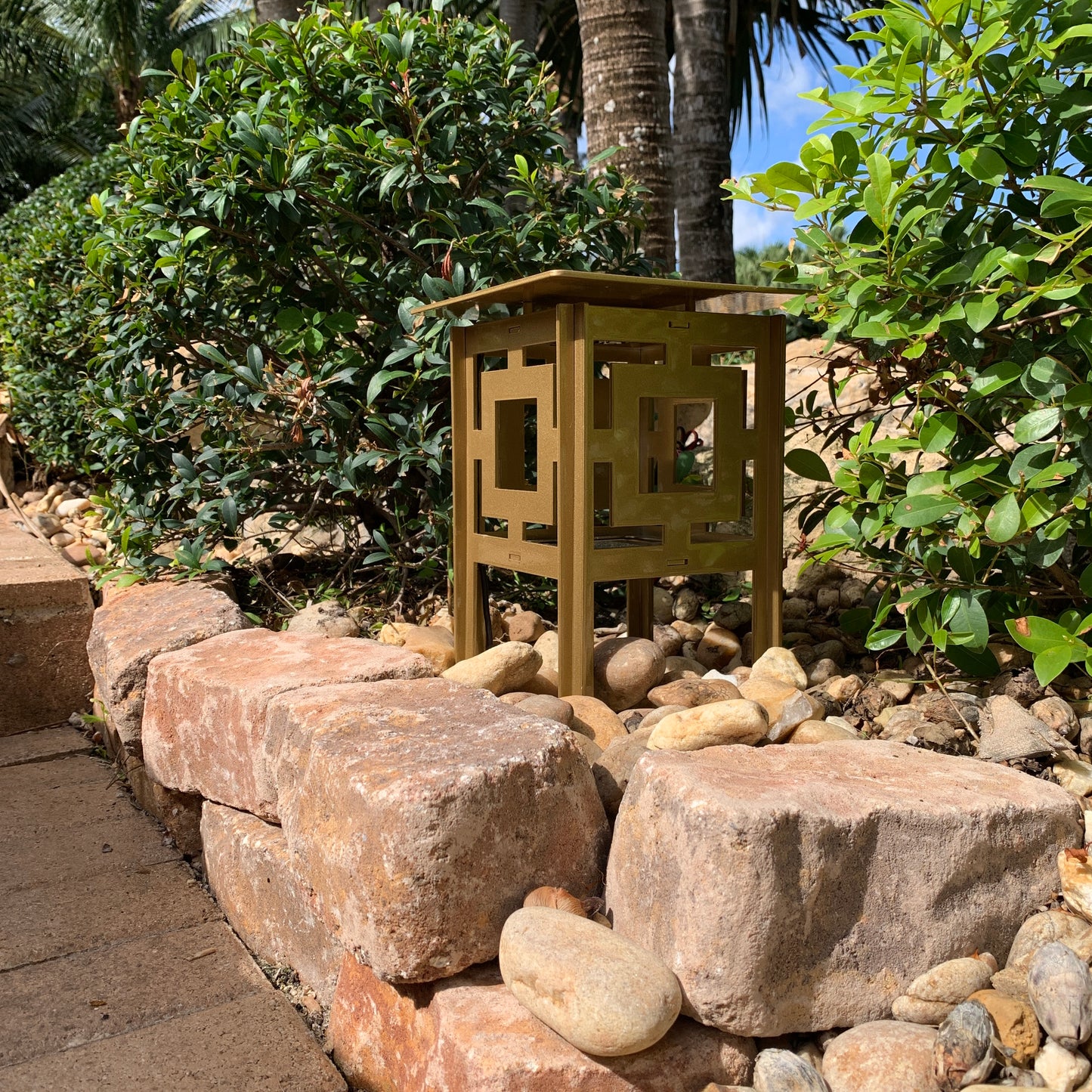 RadiantLight Modern Landscape Light - Garden Light in day