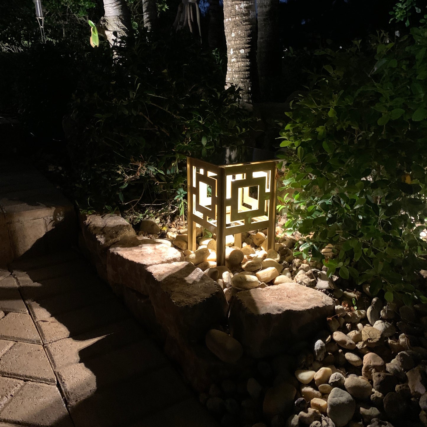 RadiantLight Modern Landscape Light - Garden Light at night