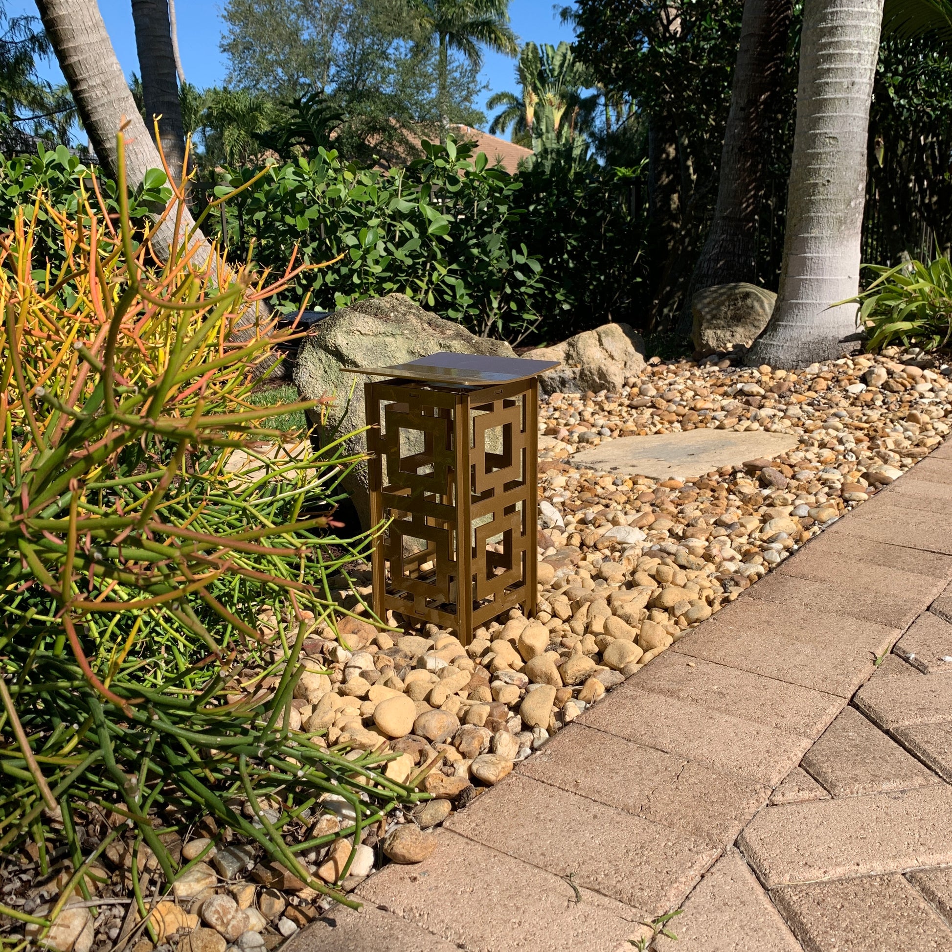 RadiantLight Modern Landscape Light - Garden Light in day