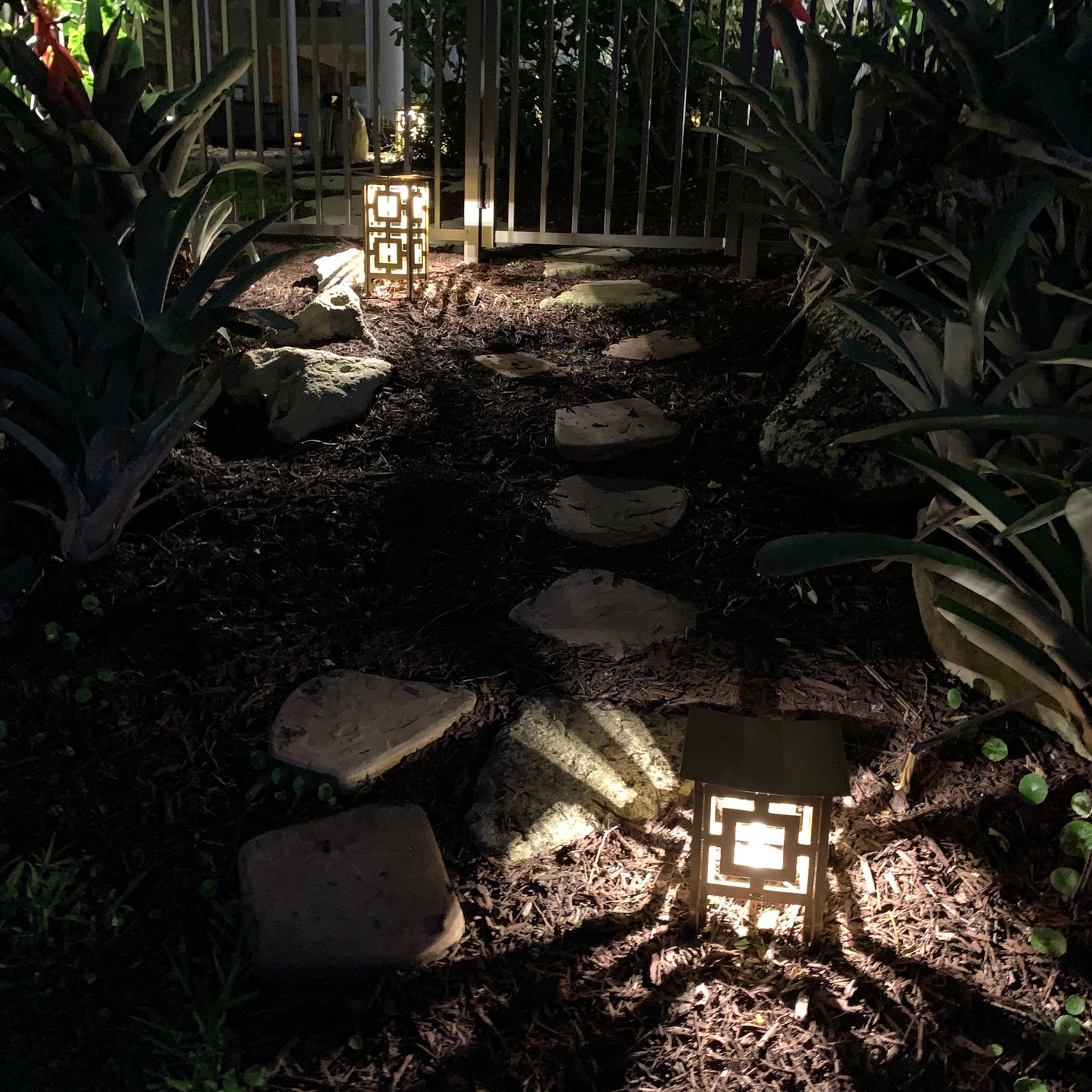 RadiantLight Modern Landscape Light - Garden Light at night