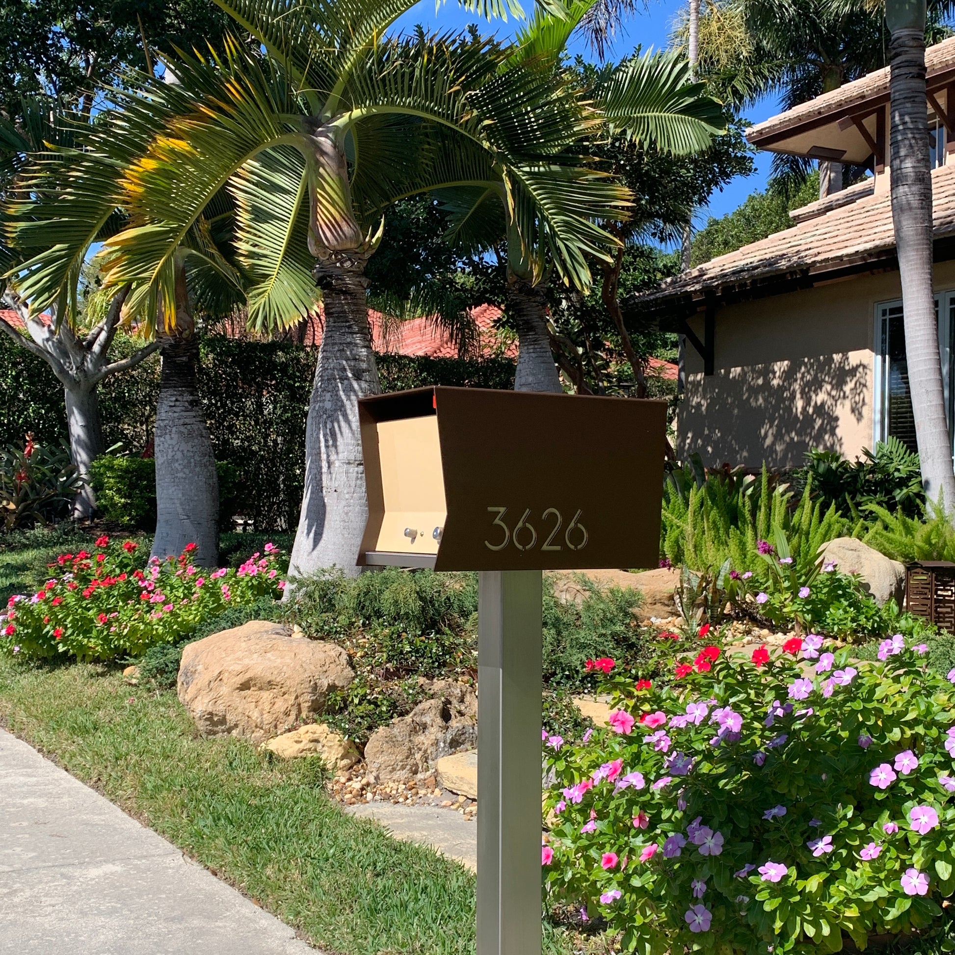 The Original Retrobox in COCONUT - Modern Mailbox brown and light brown