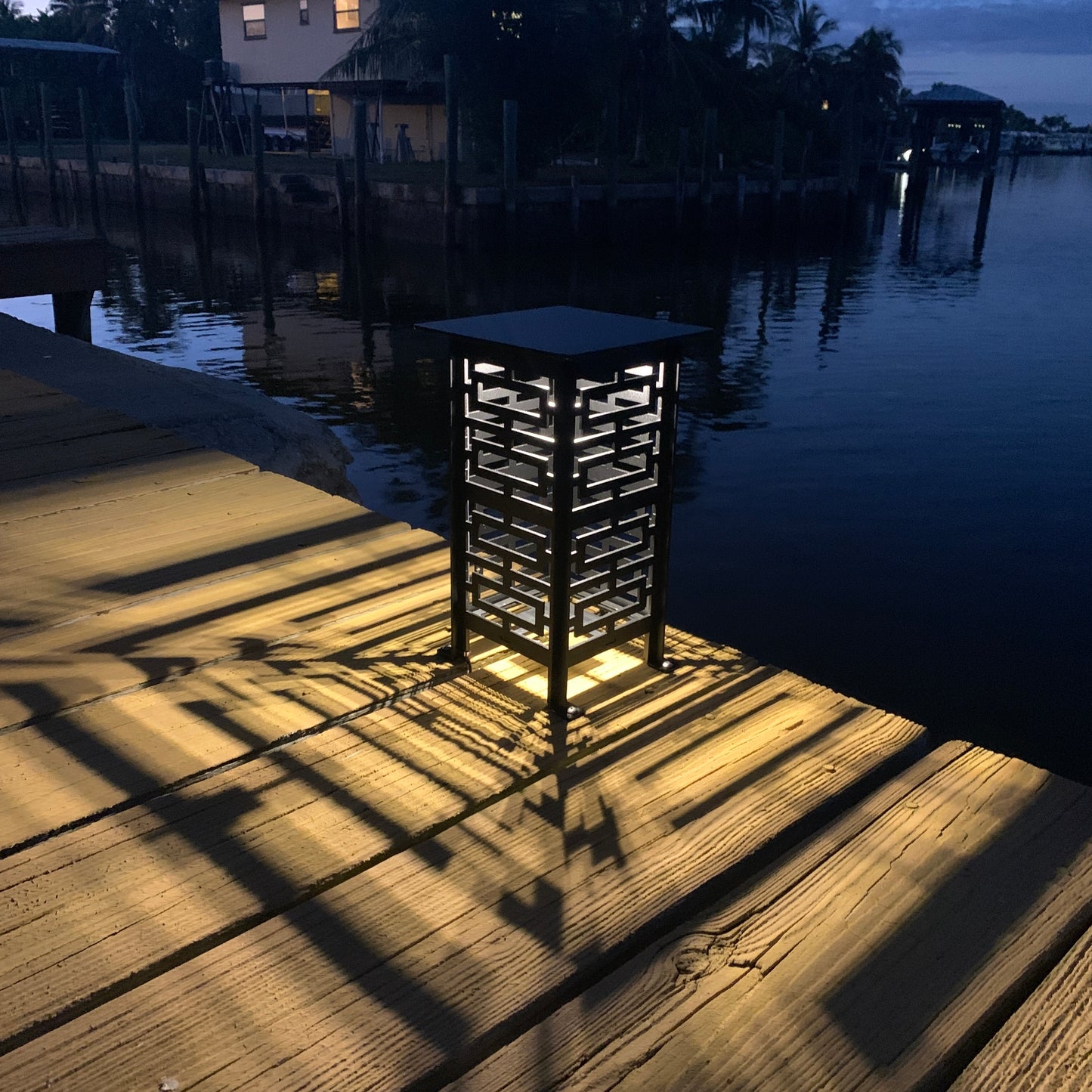 RadiantLight Modern Landscape Light - Garden Light at night