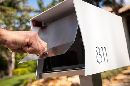 The Original Retrobox in ARCTIC WHITE - Modern Mailbox steel and white